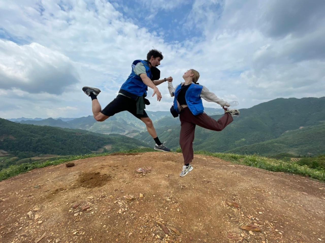 Yolo Ha Giang Adventures, Motorbike And Loop Tours Hotel Exterior foto