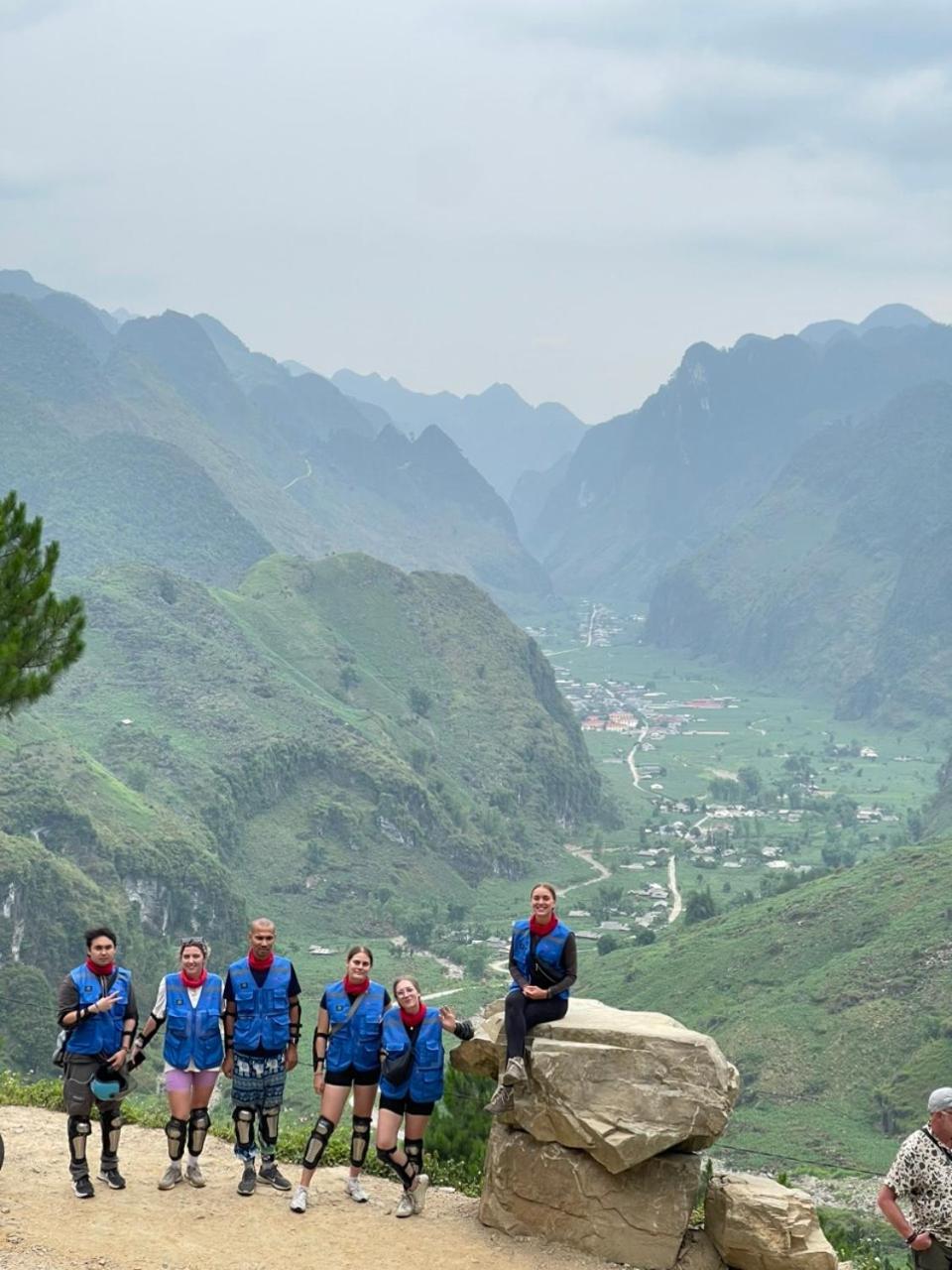 Yolo Ha Giang Adventures, Motorbike And Loop Tours Hotel Exterior foto