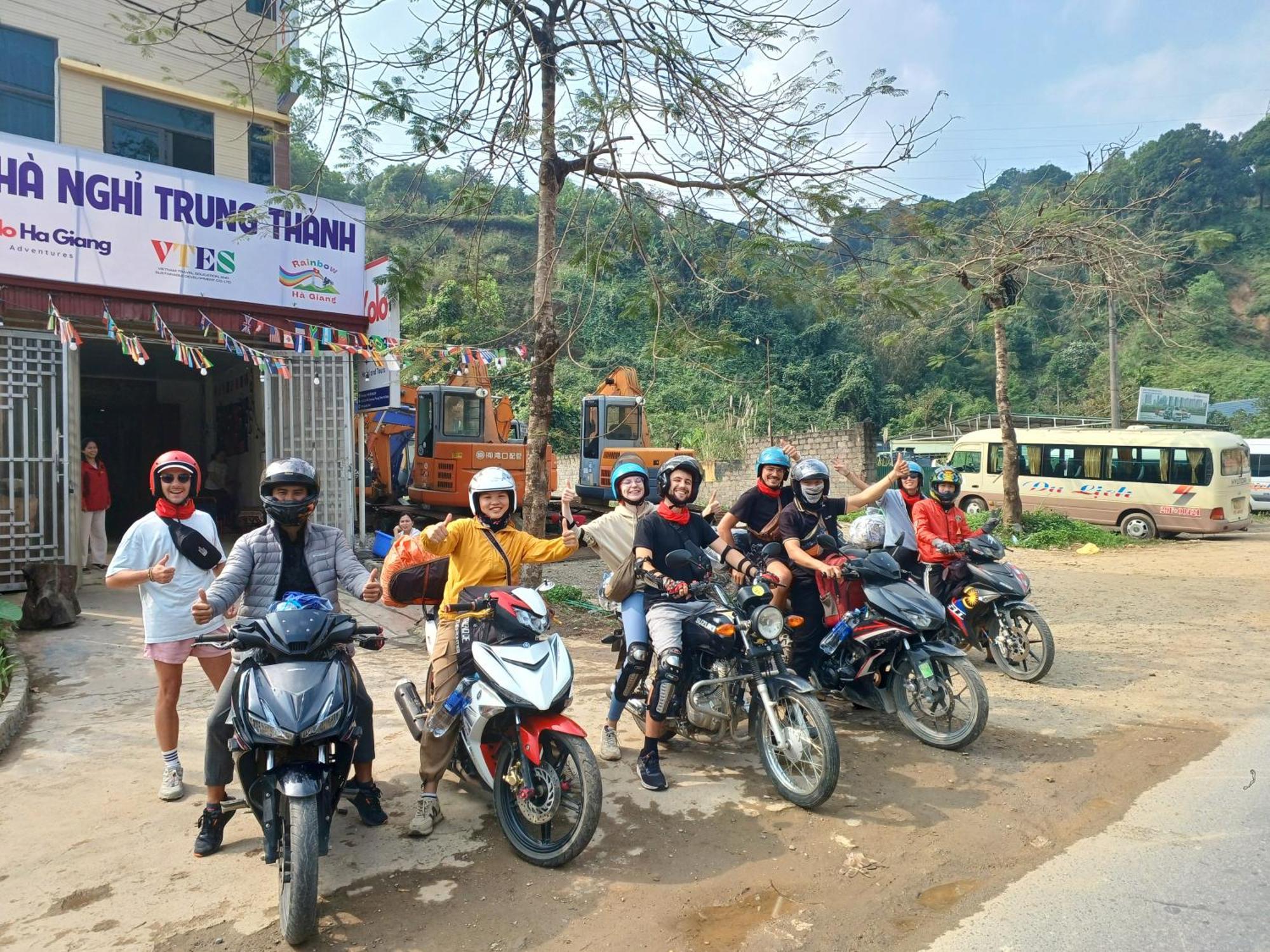 Yolo Ha Giang Adventures, Motorbike And Loop Tours Hotel Exterior foto