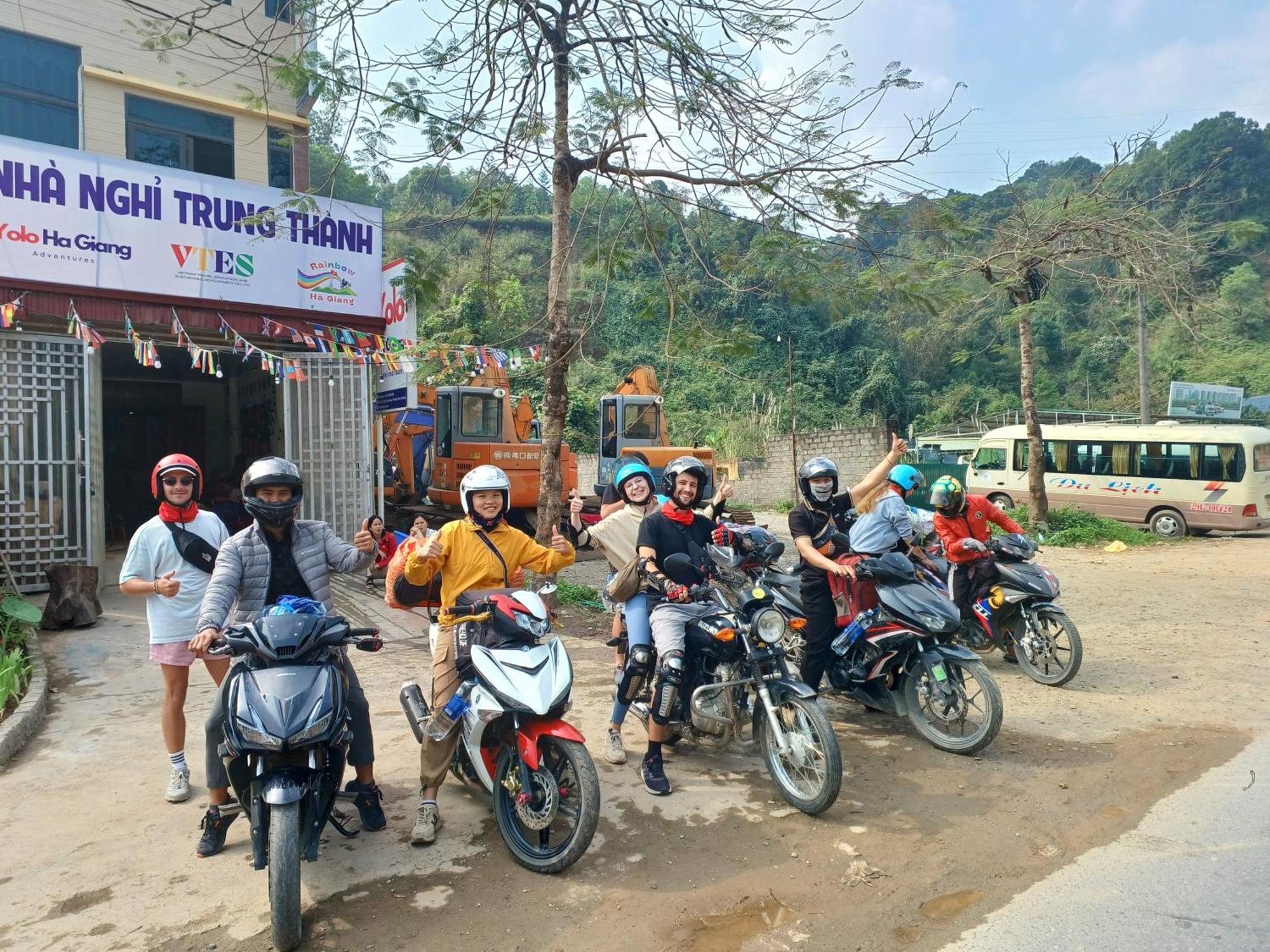 Yolo Ha Giang Adventures, Motorbike And Loop Tours Hotel Exterior foto