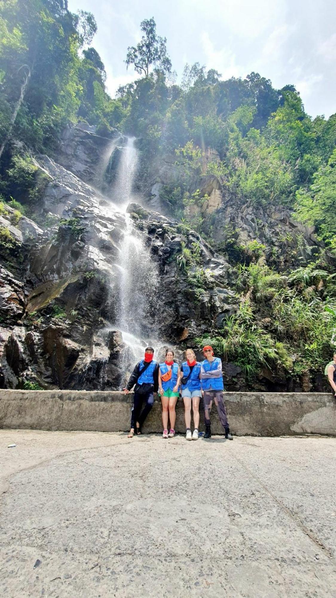Yolo Ha Giang Adventures, Motorbike And Loop Tours Hotel Exterior foto