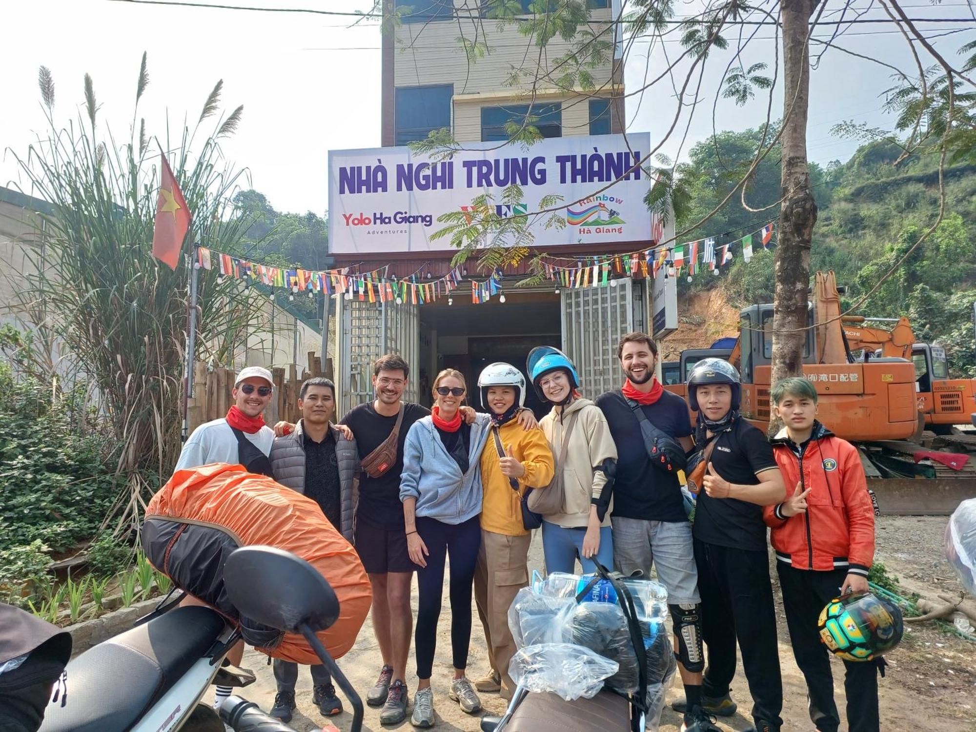 Yolo Ha Giang Adventures, Motorbike And Loop Tours Hotel Exterior foto