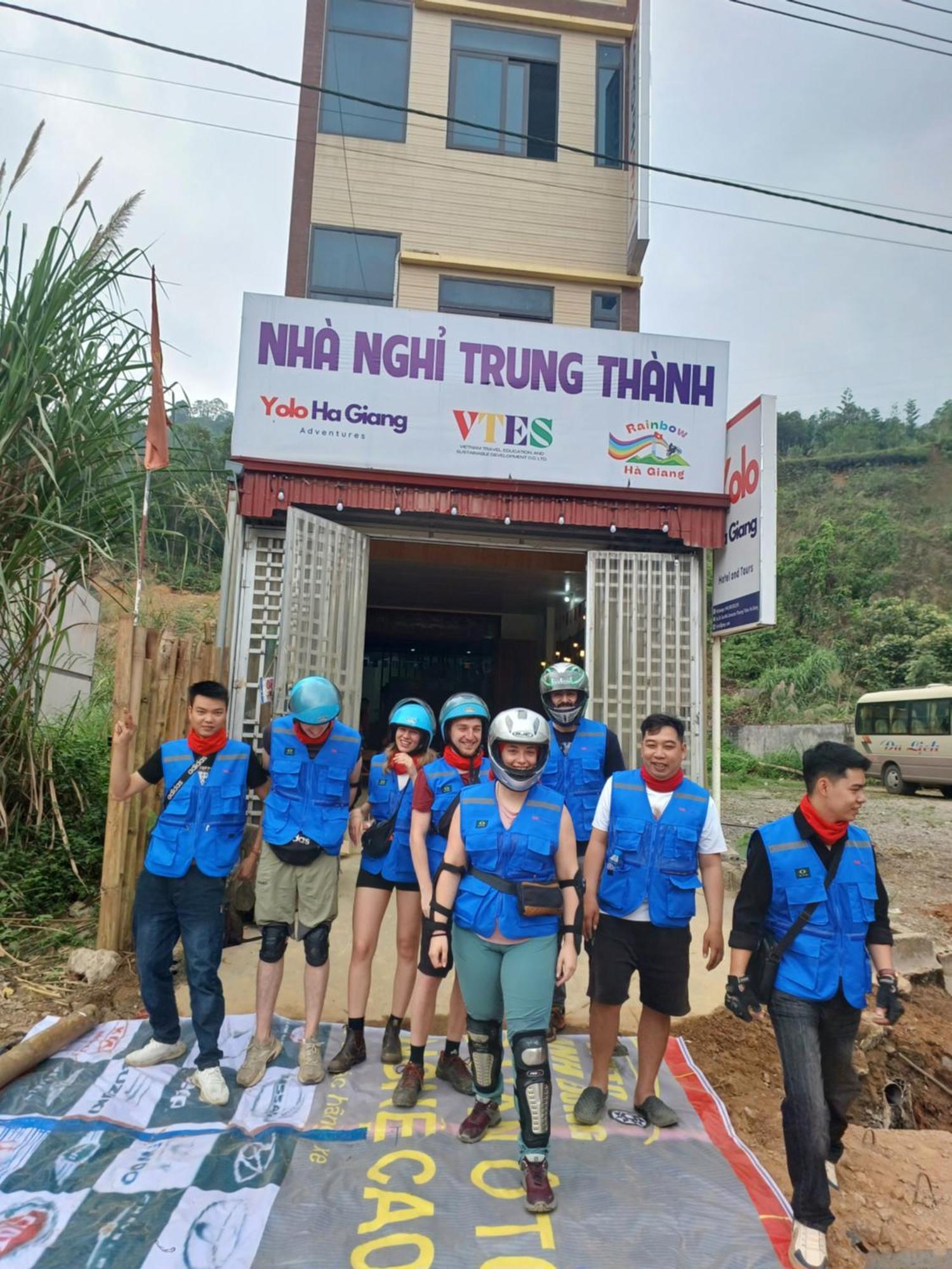 Yolo Ha Giang Adventures, Motorbike And Loop Tours Hotel Exterior foto