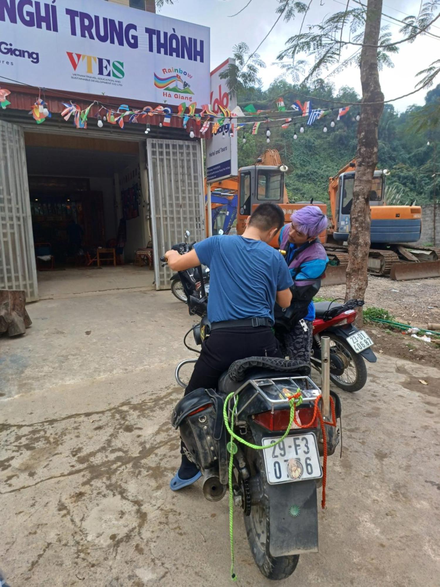 Yolo Ha Giang Adventures, Motorbike And Loop Tours Hotel Exterior foto
