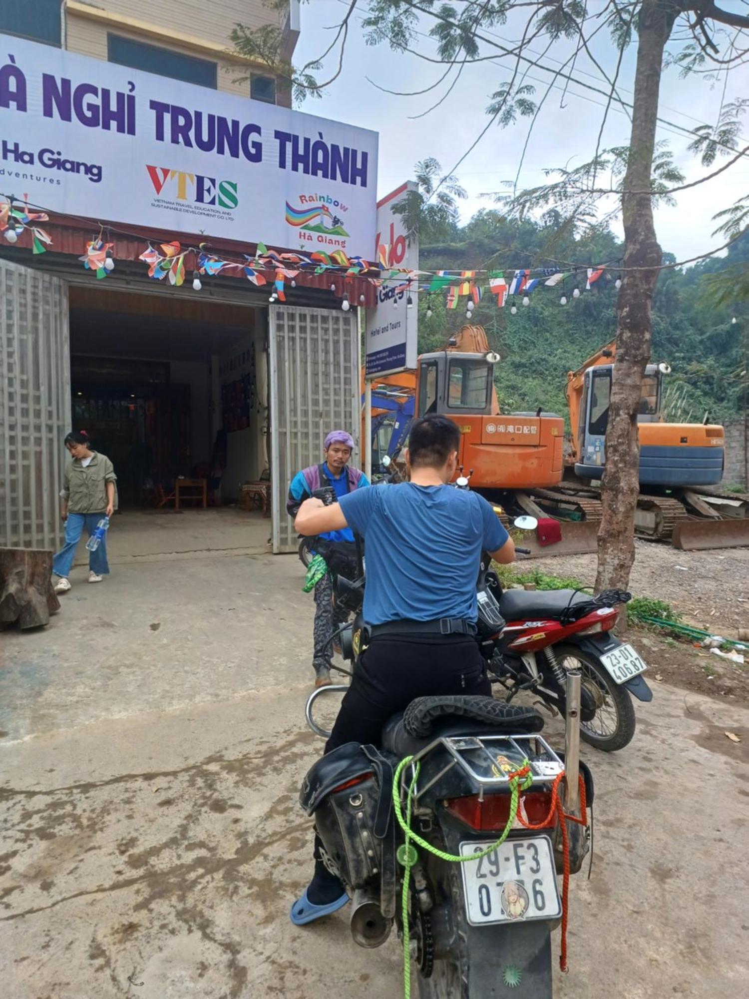 Yolo Ha Giang Adventures, Motorbike And Loop Tours Hotel Exterior foto