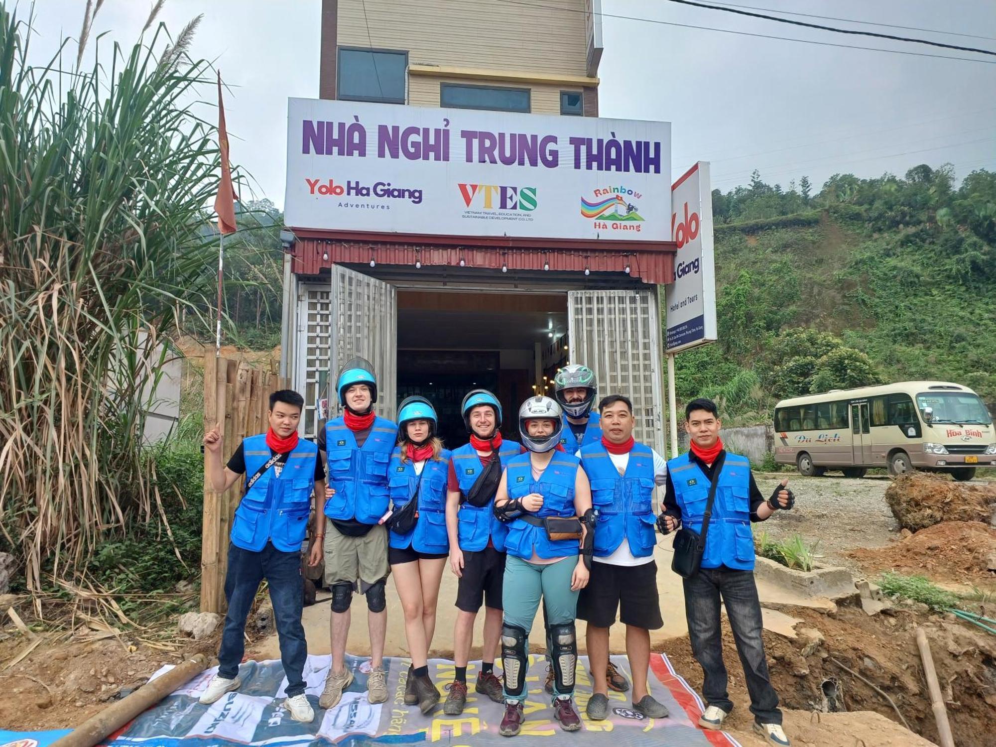 Yolo Ha Giang Adventures, Motorbike And Loop Tours Hotel Exterior foto