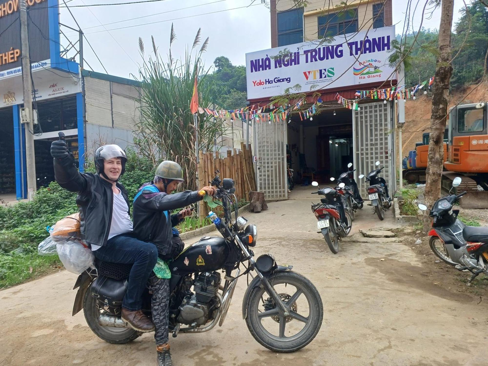 Yolo Ha Giang Adventures, Motorbike And Loop Tours Hotel Exterior foto